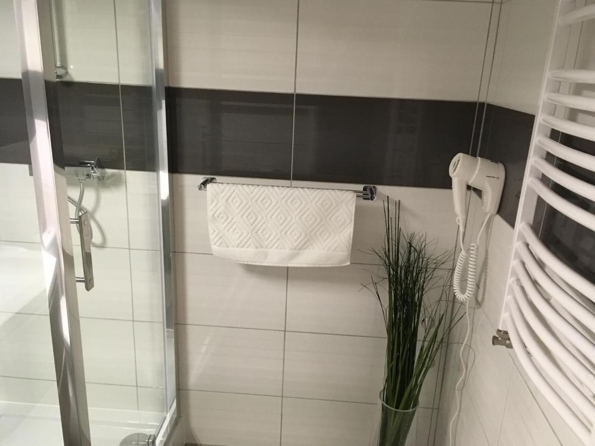 Rezydencja Marzec Gniezno Exteriör bild