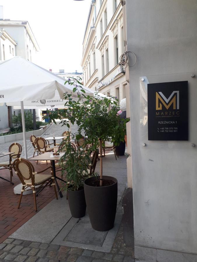 Rezydencja Marzec Gniezno Exteriör bild